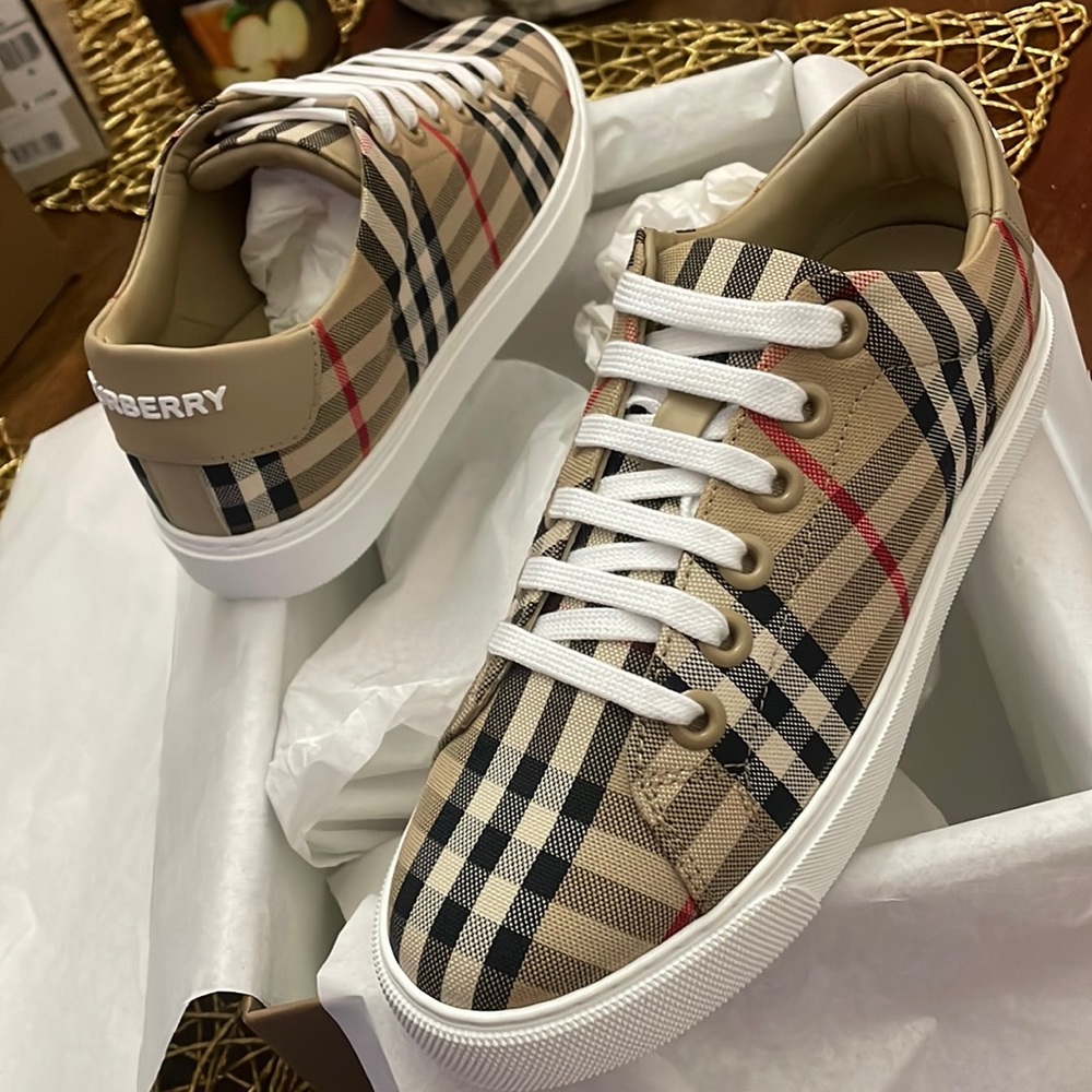 Burberry sneakers